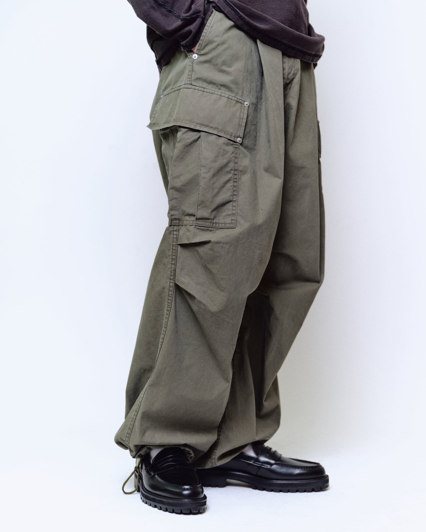 COTTON SERGE ONE TUCK CARGO PANTS : TELE CUT