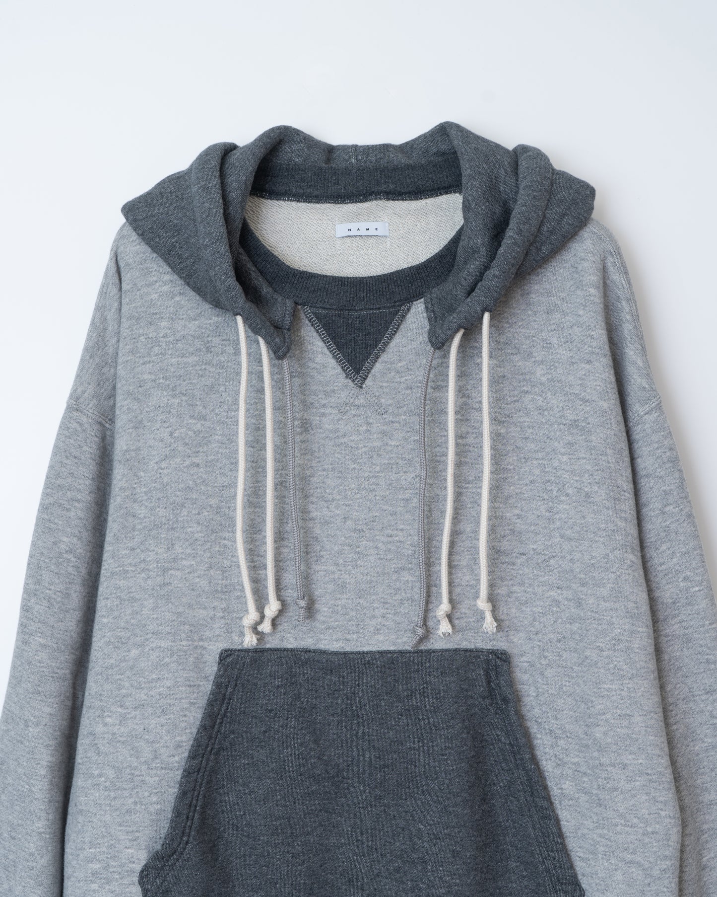 3 HOLE HOODIE