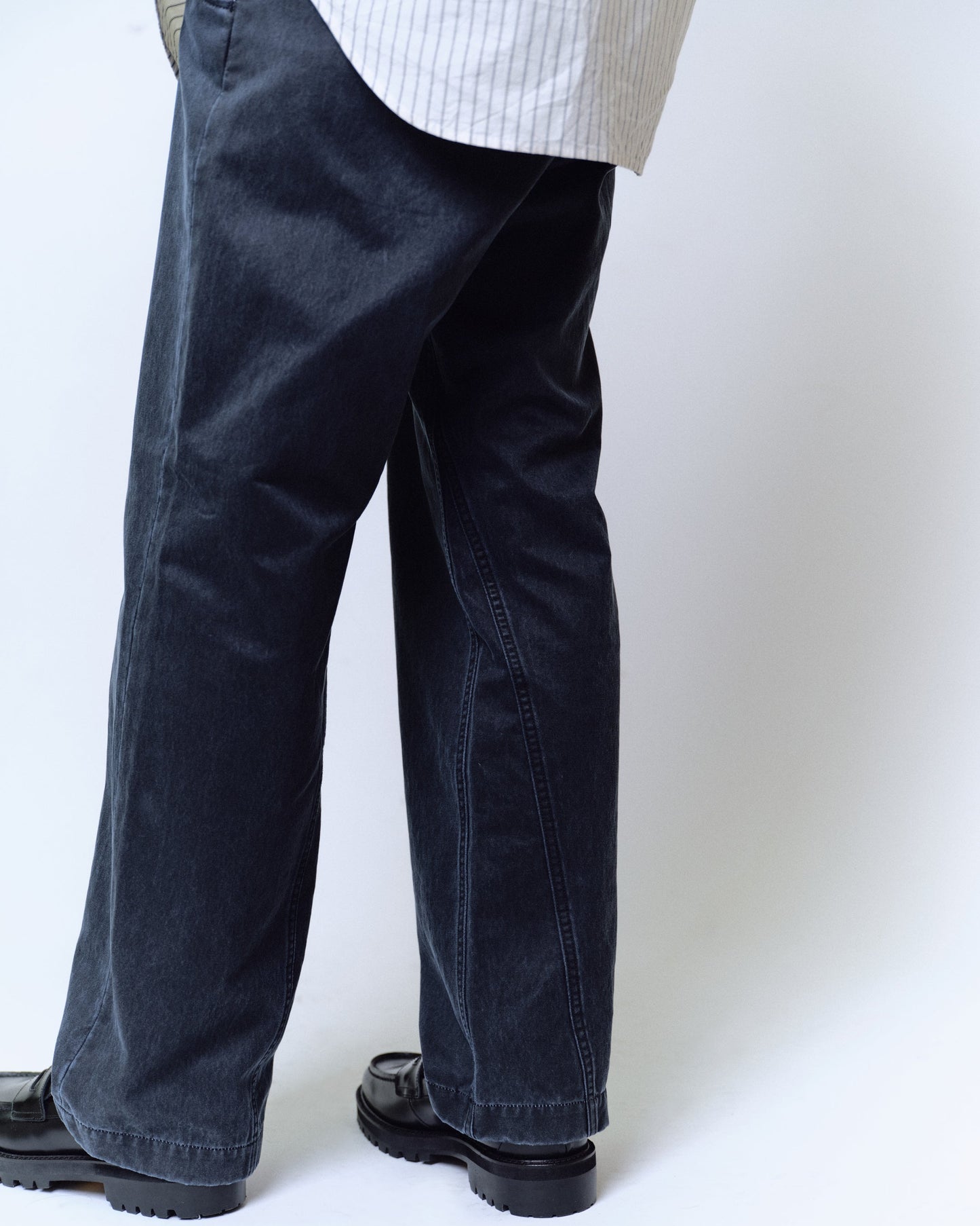 WAX COATING STRAIGHT TROUSERS : DELTA SHAPE