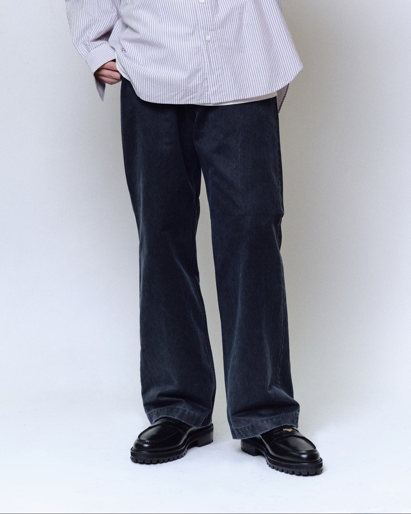 WAX COATING STRAIGHT TROUSERS : DELTA SHAPE