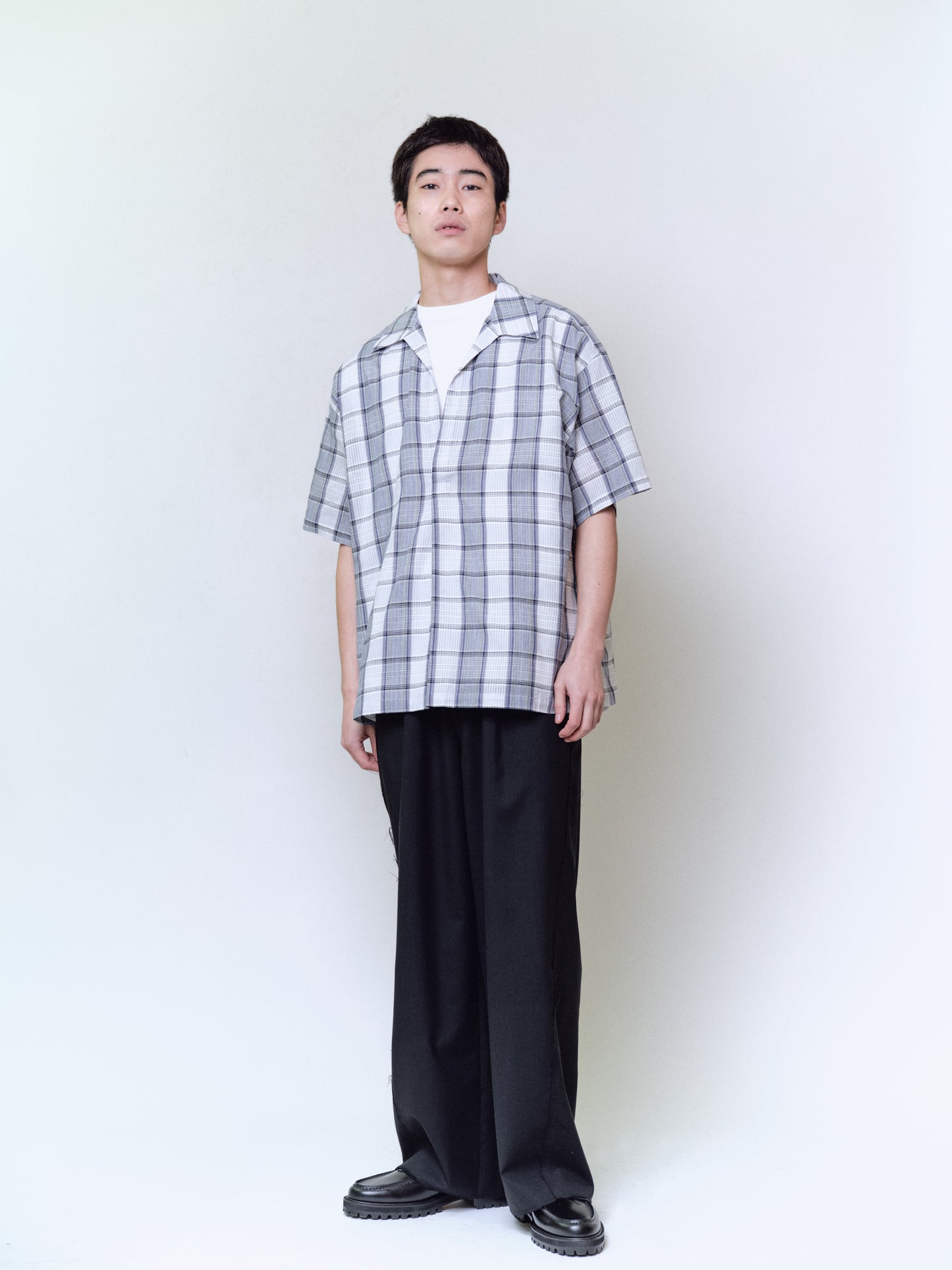 WOOL CALM SKIN SHIFTED SEAM ONE TUCK TROUSERS : TELE CUT