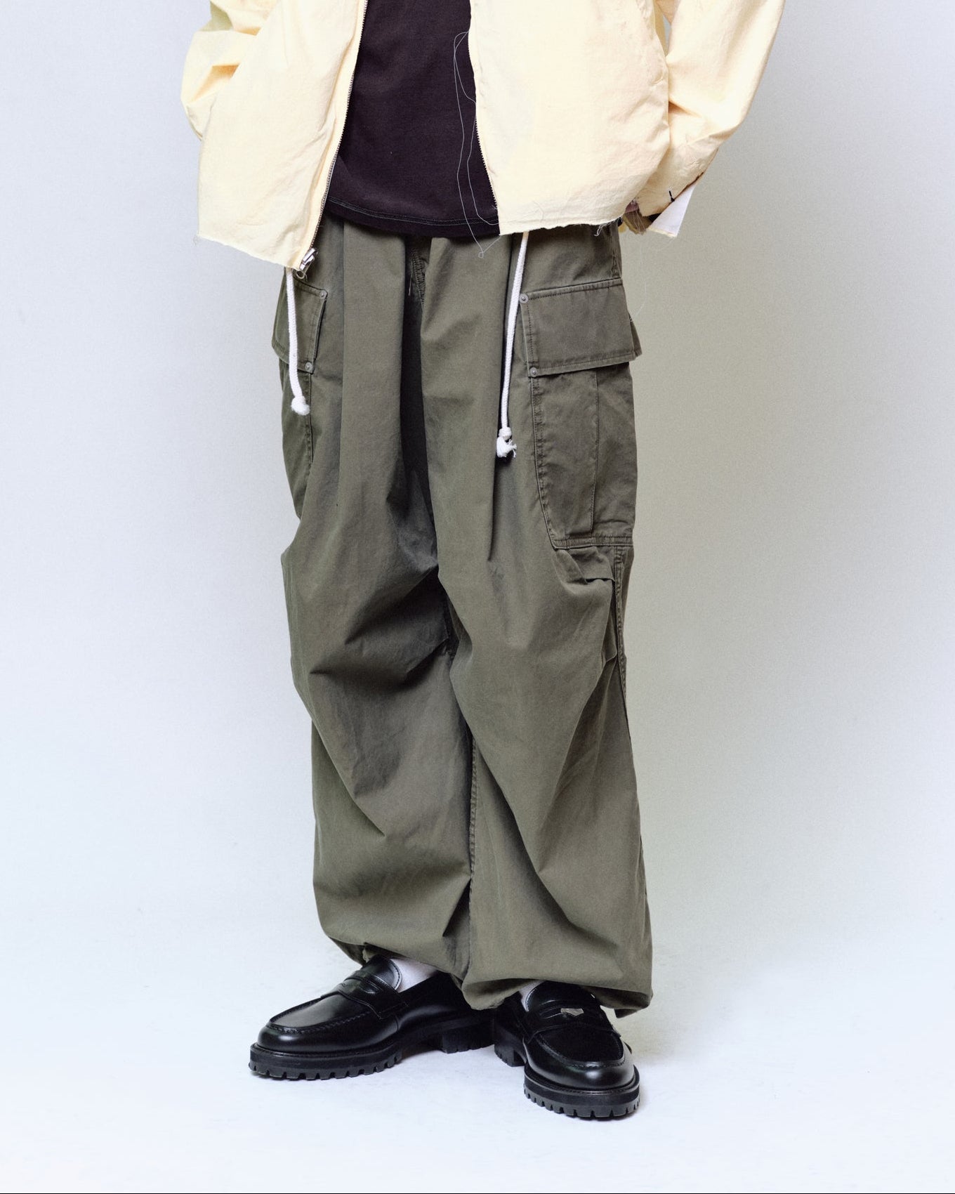 COTTON SERGE ONE TUCK CARGO PANTS : TELE CUT
