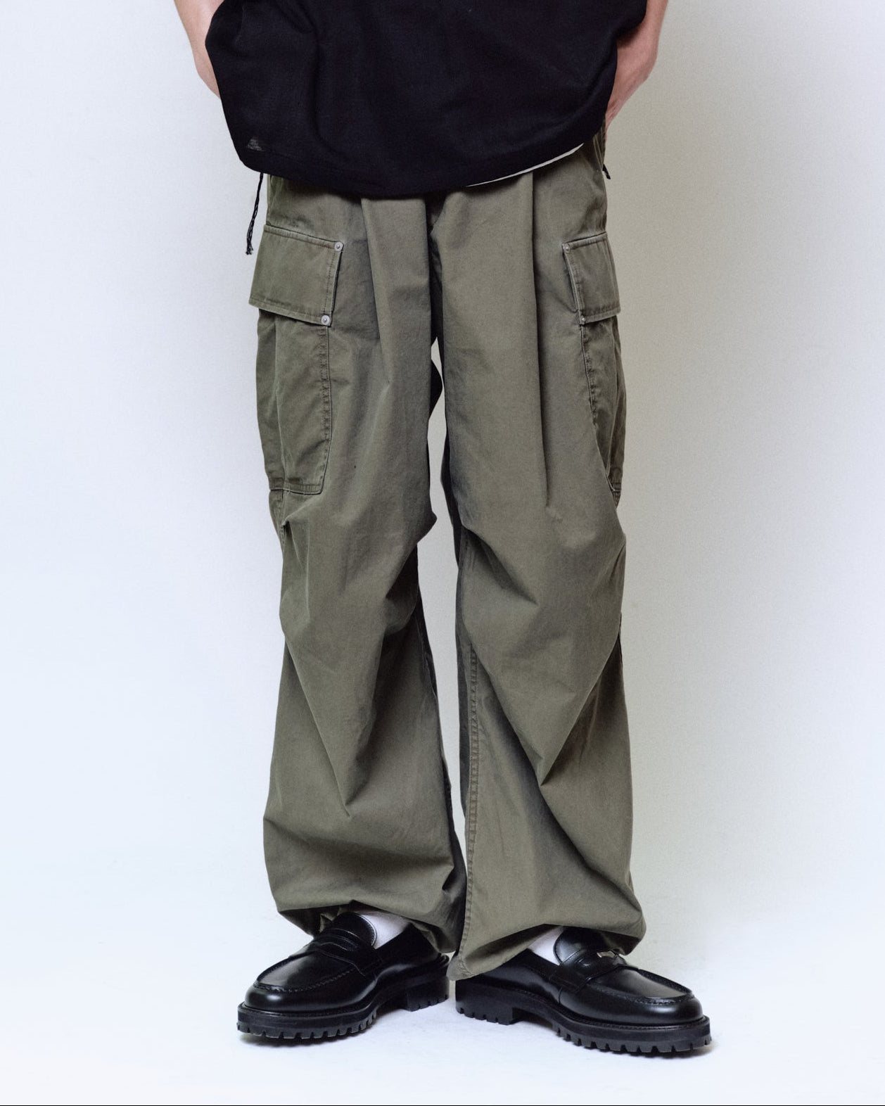 COTTON SERGE ONE TUCK CARGO PANTS : TELE CUT – Name. OFFICIAL STORE