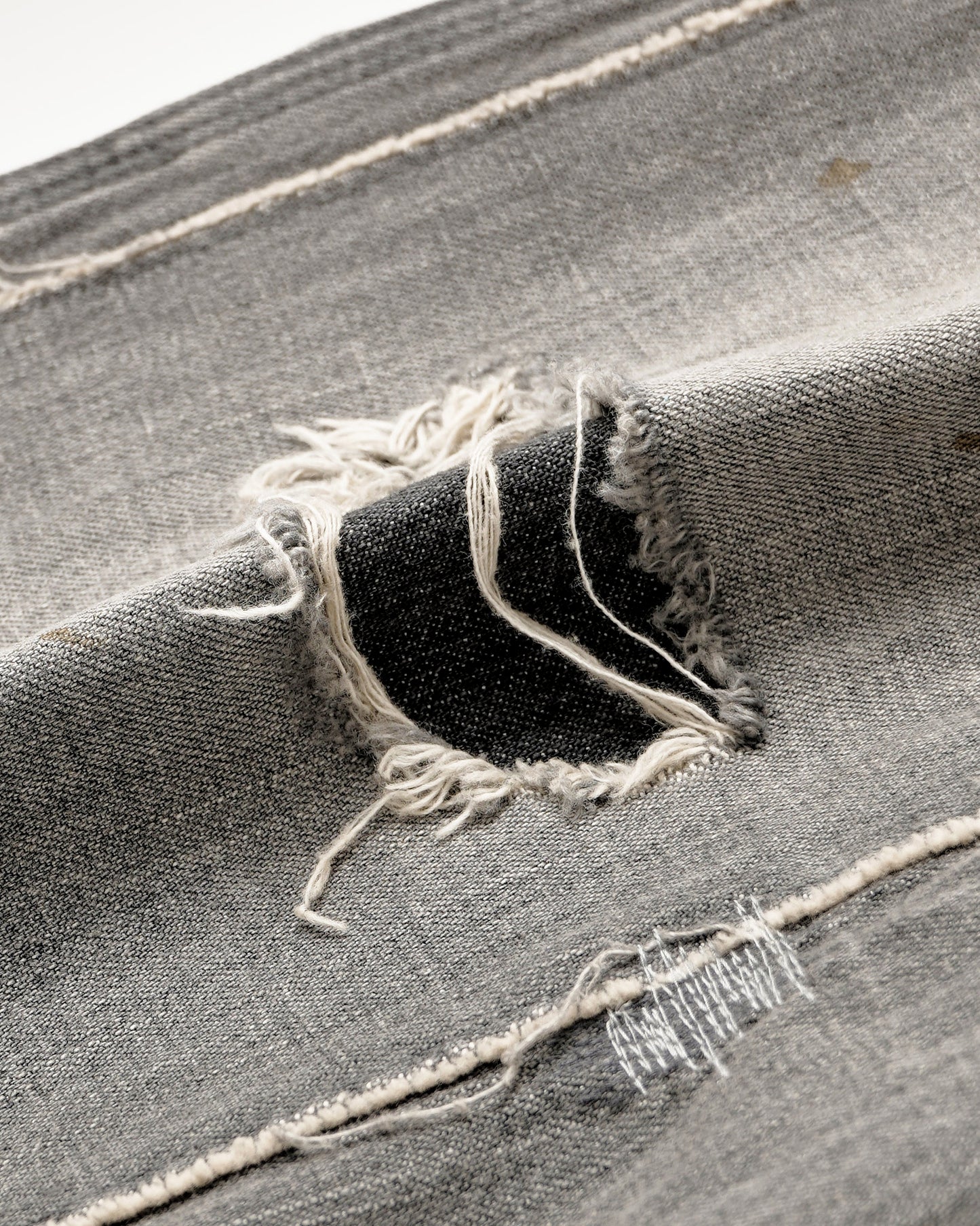 DENIM PAINTER PANTS : DISTRESSED