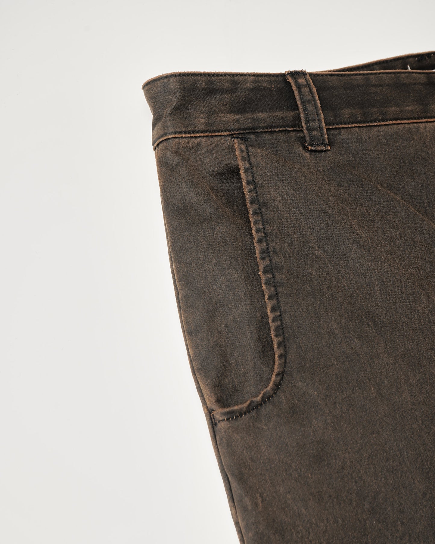 WAX COATING STRAIGHT TROUSERS : DELTA SHAPE