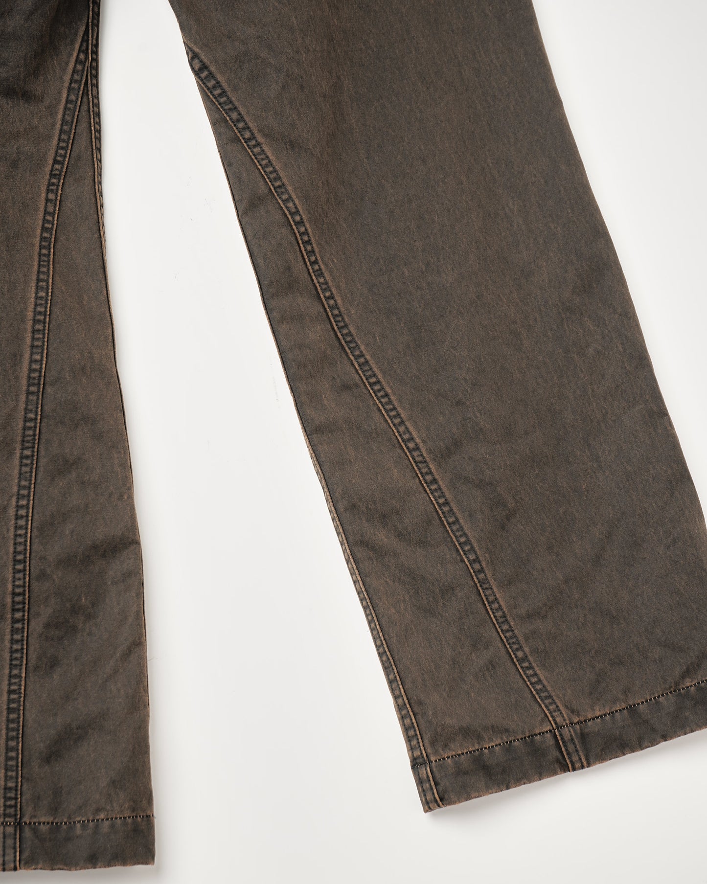 WAX COATING STRAIGHT TROUSERS : DELTA SHAPE