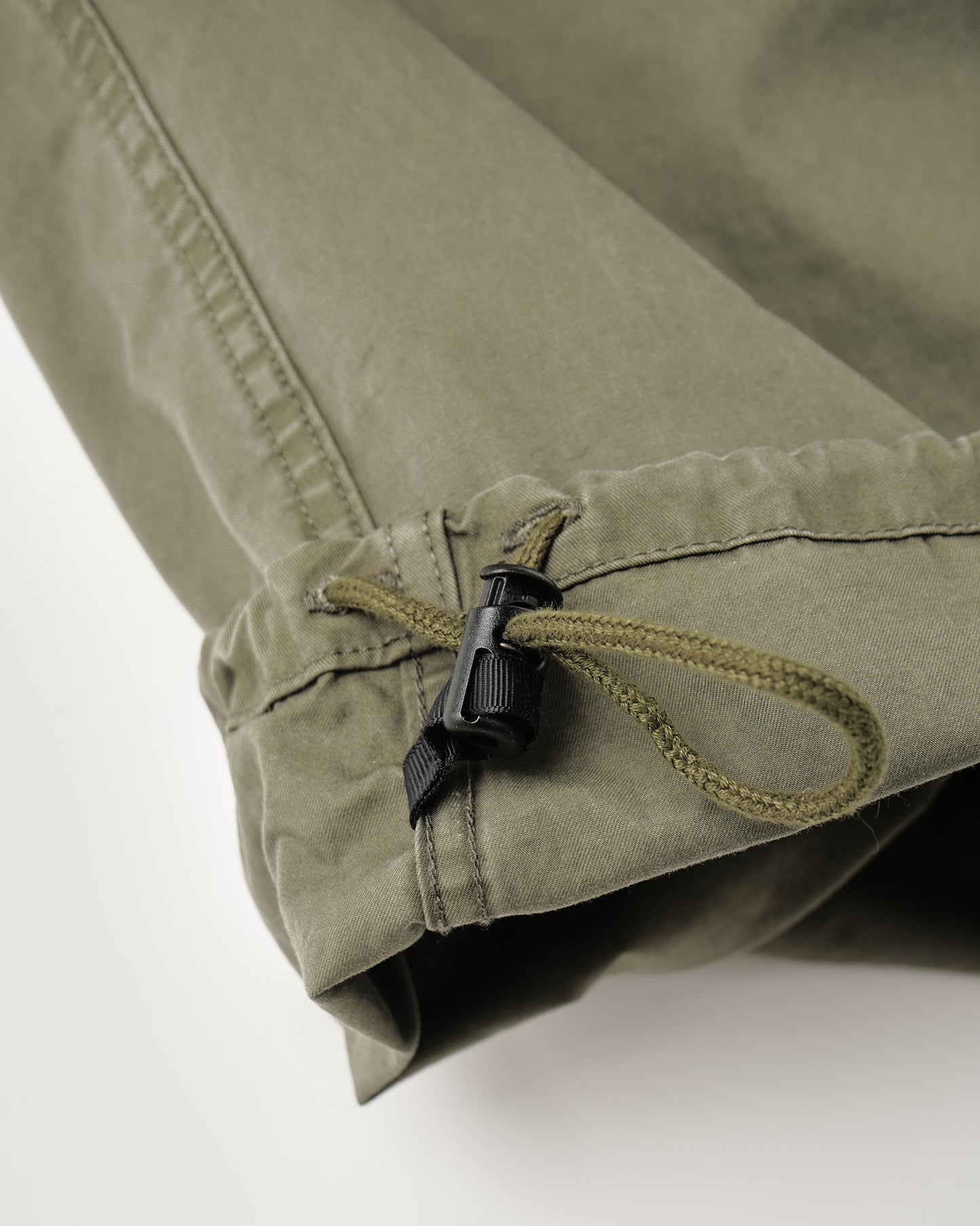 COTTON SERGE ONE TUCK CARGO PANTS : TELE CUT
