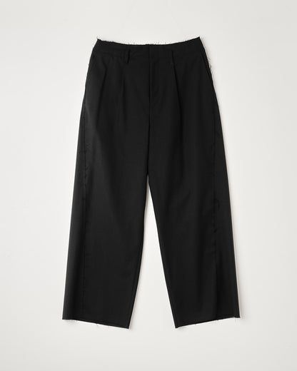 WOOL CALM SKIN SHIFTED SEAM ONE TUCK TROUSERS : TELE CUT