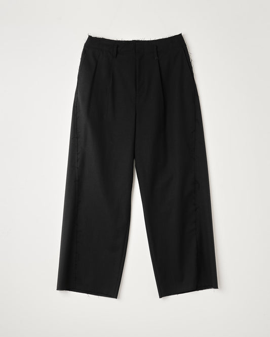 WOOL CALM SKIN SHIFTED SEAM ONE TUCK TROUSERS : TELE CUT