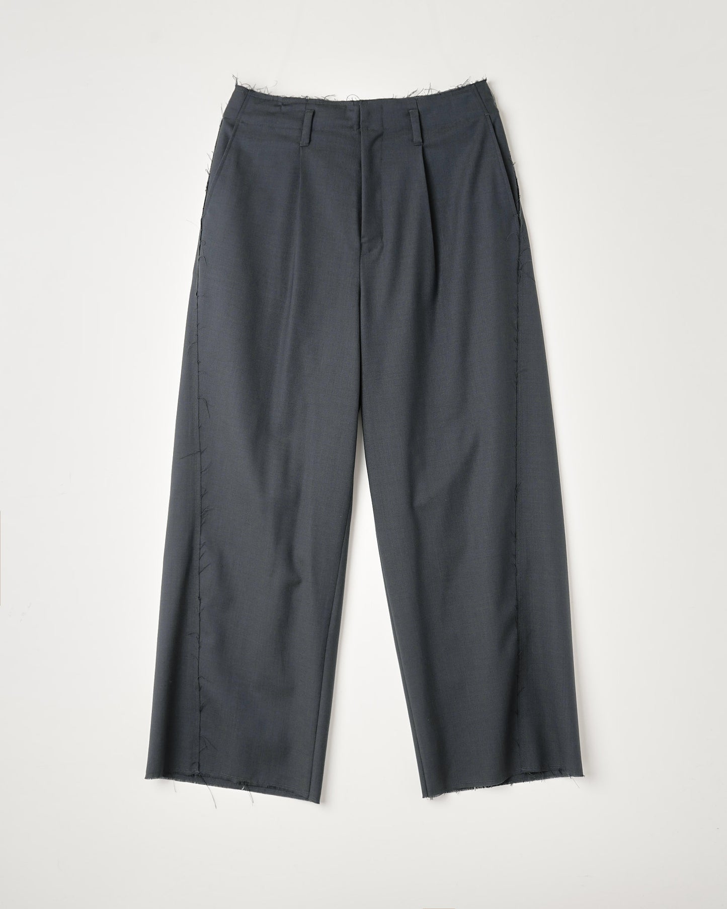 WOOL CALM SKIN SHIFTED SEAM ONE TUCK TROUSERS : TELE CUT
