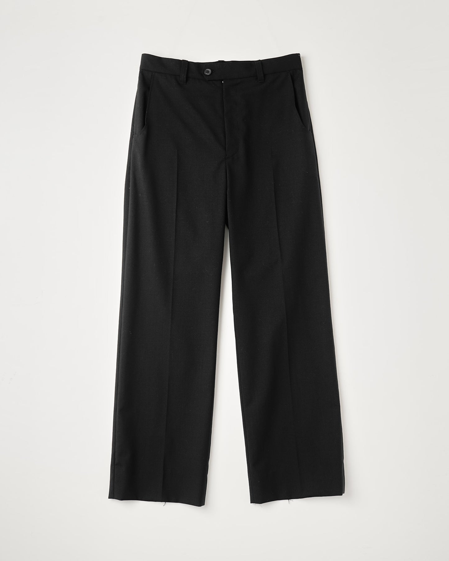 WOOL CALM SKIN STRAIGHT TROUSERS : DELTA SHAPE