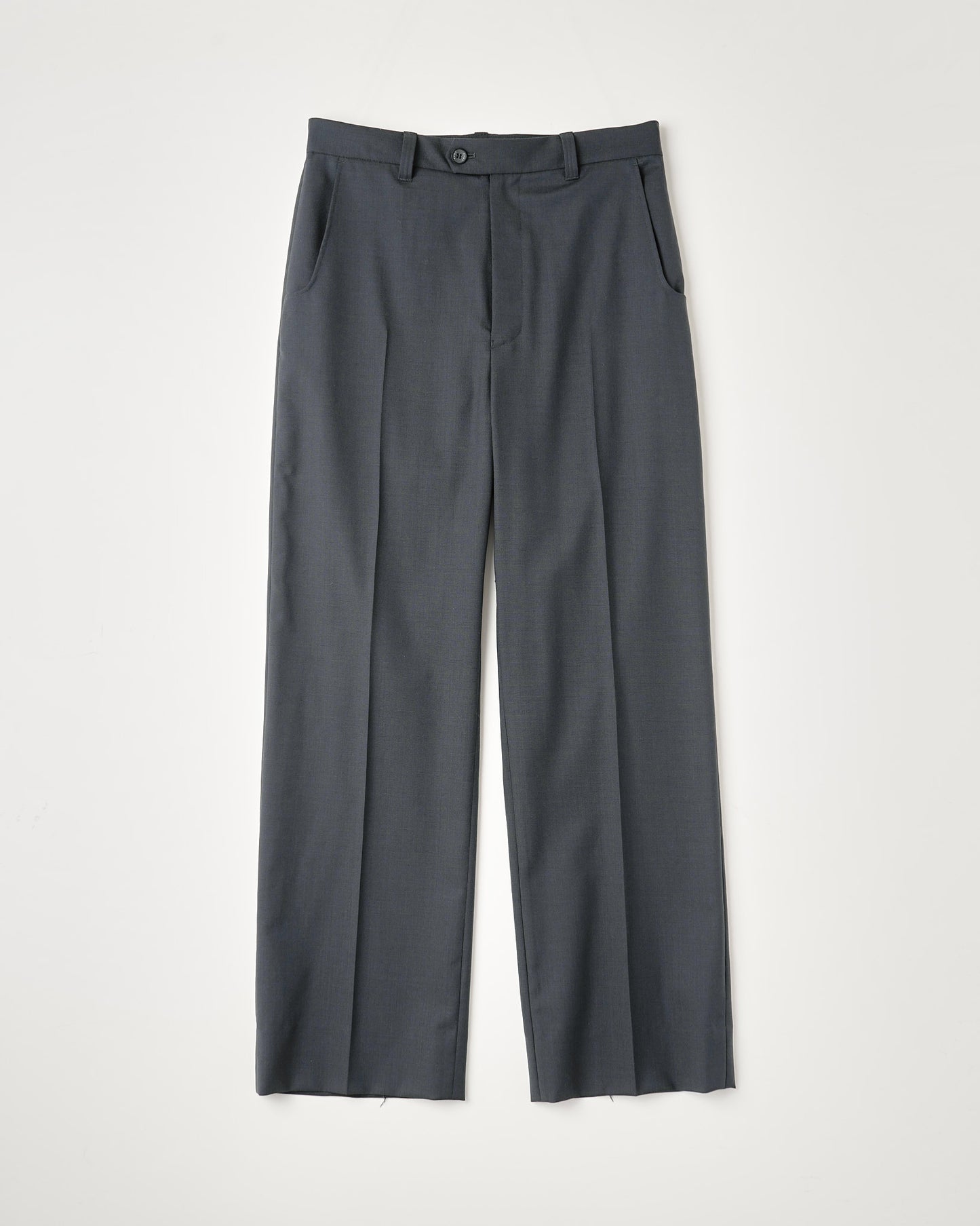 WOOL CALM SKIN STRAIGHT TROUSERS : DELTA SHAPE