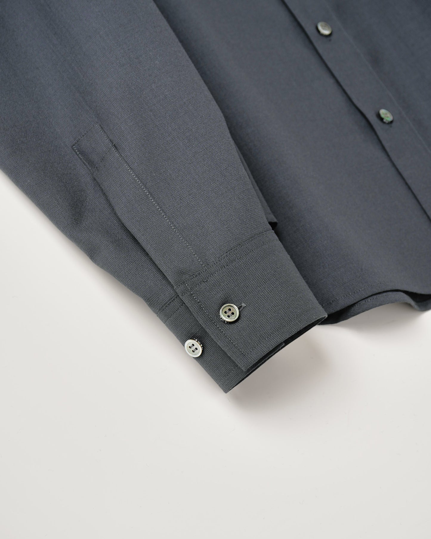 WOOL CALM SKIN WIDE SHIRT : CUT-OFF