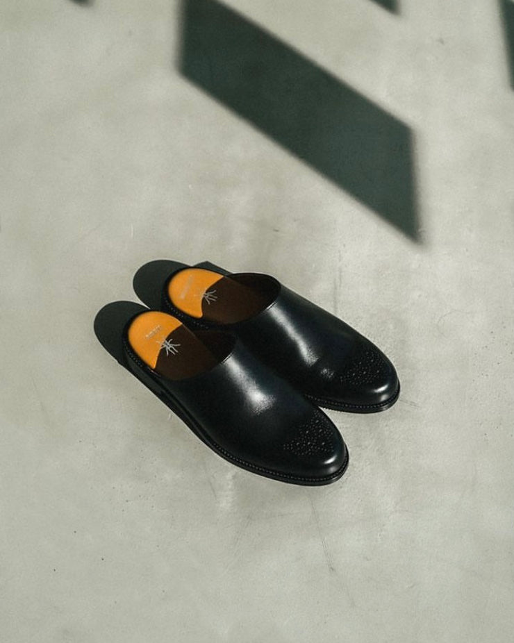LEATHER SLIPPERS